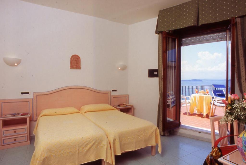 Hotel Parco Aurora Terme Isquia Habitación foto